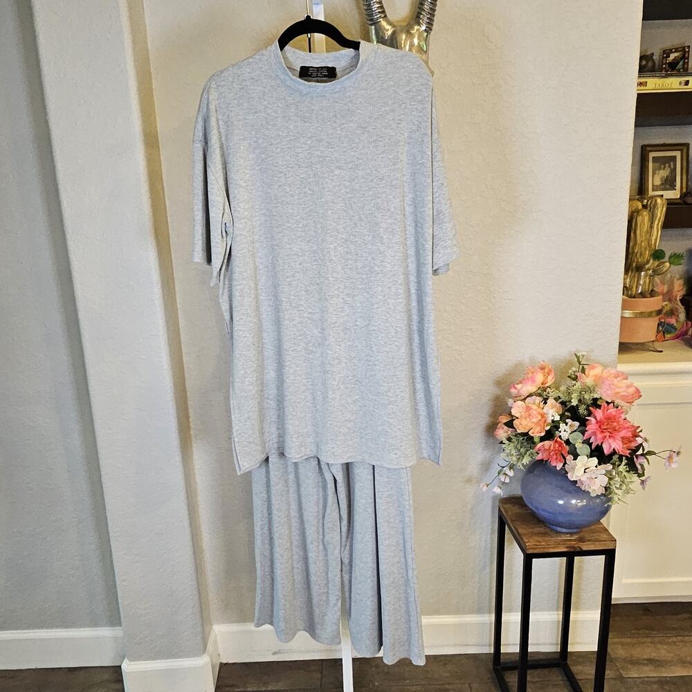 Dressed in Lala Gray Ribbed Oversized Tee & Wide Leg Capri Lounge Set Small EUC